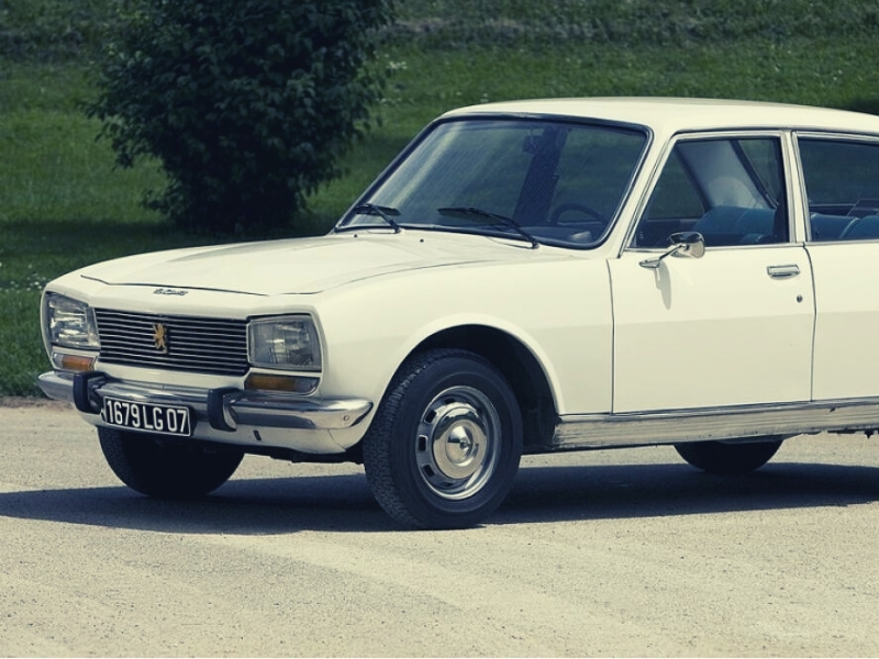 Coches Peugeot en el cine