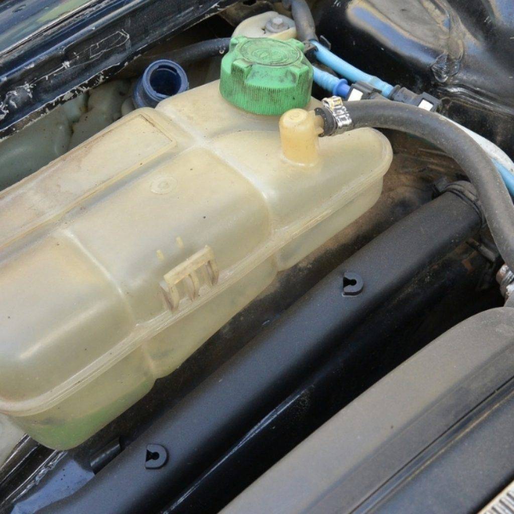Cuánto refrigerante lleva su coche?