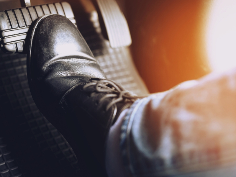 ¿Por qué el pedal de freno está blando?